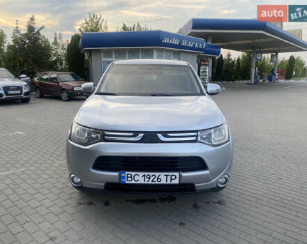 Серый Мицубиси Аутлендер, объемом двигателя 2.36 л и пробегом 309 тыс. км за 12500 $, фото 1 на Automoto.ua