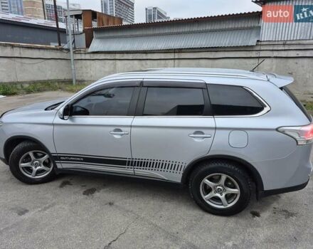 Сірий Міцубісі Аутлендер, об'ємом двигуна 2.36 л та пробігом 182 тис. км за 13600 $, фото 2 на Automoto.ua