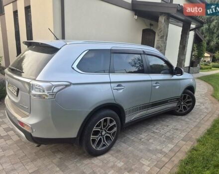 Сірий Міцубісі Аутлендер, об'ємом двигуна 2.36 л та пробігом 182 тис. км за 13600 $, фото 5 на Automoto.ua