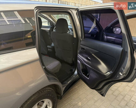 Серый Мицубиси Аутлендер, объемом двигателя 2 л и пробегом 137 тыс. км за 13700 $, фото 8 на Automoto.ua