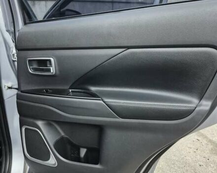 Сірий Міцубісі Аутлендер, об'ємом двигуна 2.36 л та пробігом 182 тис. км за 13600 $, фото 16 на Automoto.ua