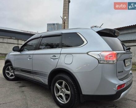 Сірий Міцубісі Аутлендер, об'ємом двигуна 2.36 л та пробігом 182 тис. км за 13600 $, фото 7 на Automoto.ua