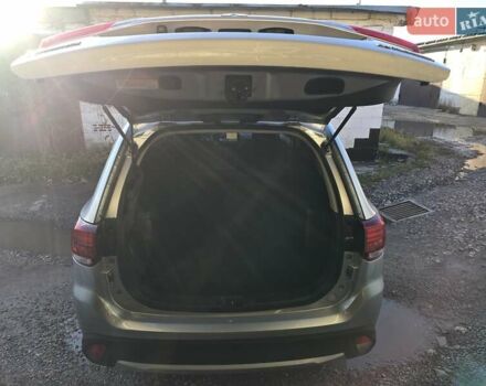 Серый Мицубиси Аутлендер, объемом двигателя 2.36 л и пробегом 164 тыс. км за 17500 $, фото 4 на Automoto.ua