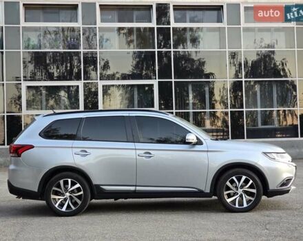 Серый Мицубиси Аутлендер, объемом двигателя 2.36 л и пробегом 164 тыс. км за 17900 $, фото 4 на Automoto.ua