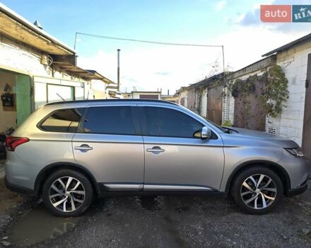 Серый Мицубиси Аутлендер, объемом двигателя 2.36 л и пробегом 164 тыс. км за 17500 $, фото 6 на Automoto.ua