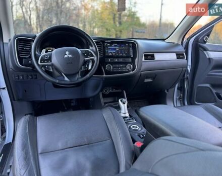 Серый Мицубиси Аутлендер, объемом двигателя 2 л и пробегом 200 тыс. км за 13999 $, фото 30 на Automoto.ua