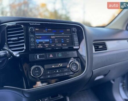 Серый Мицубиси Аутлендер, объемом двигателя 2 л и пробегом 200 тыс. км за 13999 $, фото 34 на Automoto.ua