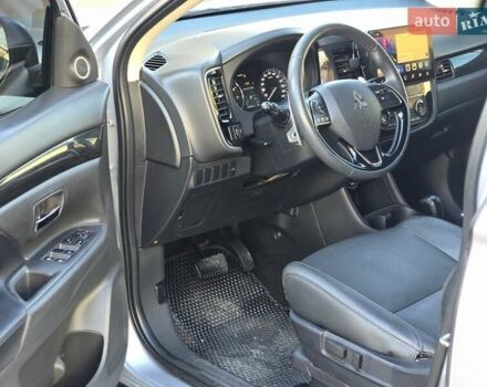 Серый Мицубиси Аутлендер, объемом двигателя 2.36 л и пробегом 164 тыс. км за 17500 $, фото 11 на Automoto.ua