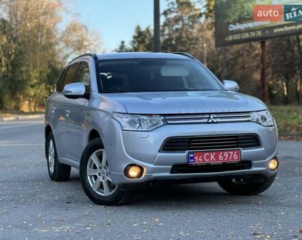 Серый Мицубиси Аутлендер, объемом двигателя 2 л и пробегом 200 тыс. км за 13999 $, фото 1 на Automoto.ua