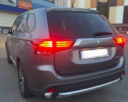 Серый Мицубиси Аутлендер, объемом двигателя 2.4 л и пробегом 225 тыс. км за 12000 $, фото 4 на Automoto.ua