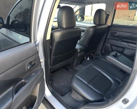 Серый Мицубиси Аутлендер, объемом двигателя 2.36 л и пробегом 164 тыс. км за 17500 $, фото 16 на Automoto.ua