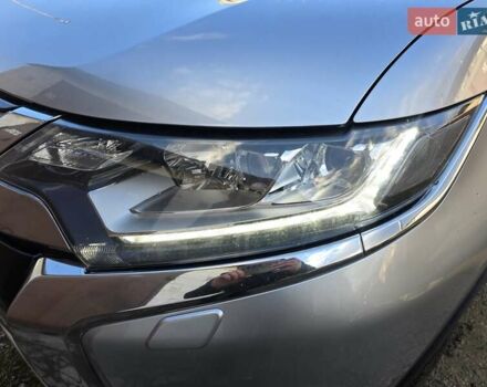 Серый Мицубиси Аутлендер, объемом двигателя 2.36 л и пробегом 164 тыс. км за 17500 $, фото 9 на Automoto.ua