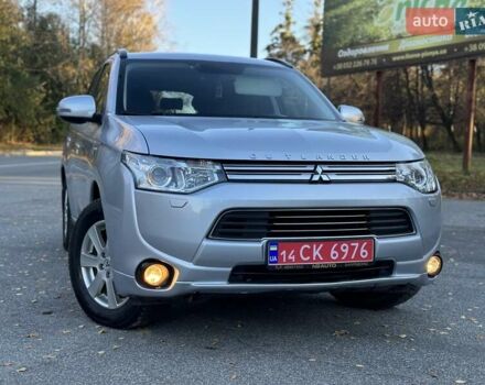 Серый Мицубиси Аутлендер, объемом двигателя 2 л и пробегом 200 тыс. км за 13999 $, фото 3 на Automoto.ua