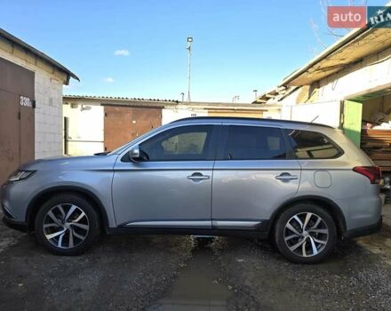 Серый Мицубиси Аутлендер, объемом двигателя 2.36 л и пробегом 164 тыс. км за 17500 $, фото 2 на Automoto.ua