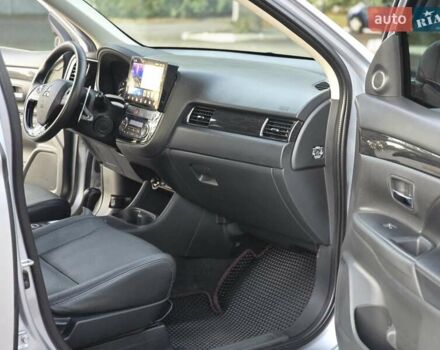 Серый Мицубиси Аутлендер, объемом двигателя 2.36 л и пробегом 164 тыс. км за 17900 $, фото 29 на Automoto.ua