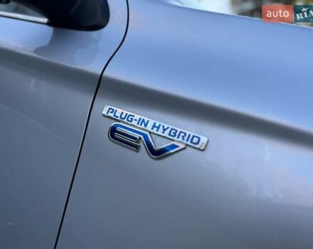 Серый Мицубиси Аутлендер, объемом двигателя 2 л и пробегом 200 тыс. км за 13999 $, фото 4 на Automoto.ua