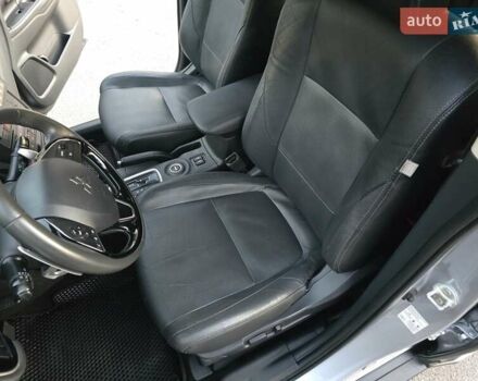 Серый Мицубиси Аутлендер, объемом двигателя 2.36 л и пробегом 164 тыс. км за 17900 $, фото 25 на Automoto.ua