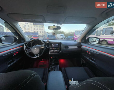 Серый Мицубиси Аутлендер, объемом двигателя 2.36 л и пробегом 140 тыс. км за 14900 $, фото 9 на Automoto.ua