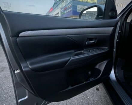 Серый Мицубиси Аутлендер, объемом двигателя 2.4 л и пробегом 225 тыс. км за 12000 $, фото 7 на Automoto.ua