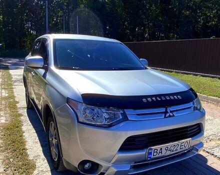 Серый Мицубиси Аутлендер, объемом двигателя 2.4 л и пробегом 250 тыс. км за 13300 $, фото 3 на Automoto.ua