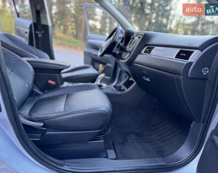 Серый Мицубиси Аутлендер, объемом двигателя 2 л и пробегом 200 тыс. км за 13999 $, фото 45 на Automoto.ua