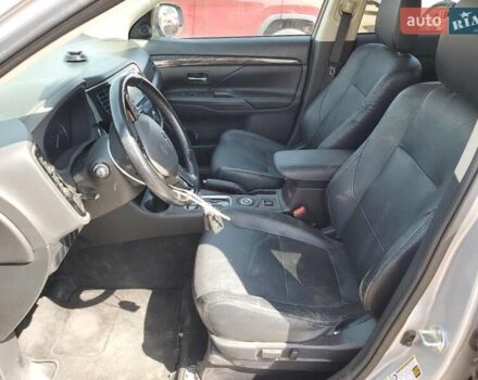 Серый Мицубиси Аутлендер, объемом двигателя 0 л и пробегом 142 тыс. км за 1500 $, фото 6 на Automoto.ua