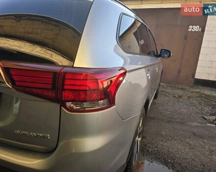 Серый Мицубиси Аутлендер, объемом двигателя 2.36 л и пробегом 164 тыс. км за 17500 $, фото 5 на Automoto.ua