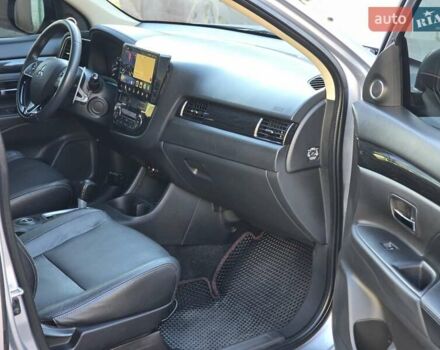 Серый Мицубиси Аутлендер, объемом двигателя 2.36 л и пробегом 164 тыс. км за 17500 $, фото 14 на Automoto.ua