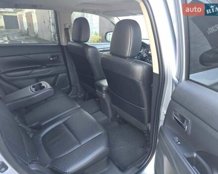 Серый Мицубиси Аутлендер, объемом двигателя 2.36 л и пробегом 164 тыс. км за 17500 $, фото 17 на Automoto.ua