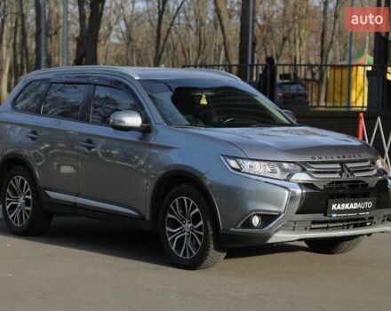 Серый Мицубиси Аутлендер, объемом двигателя 3 л и пробегом 190 тыс. км за 16700 $, фото 2 на Automoto.ua