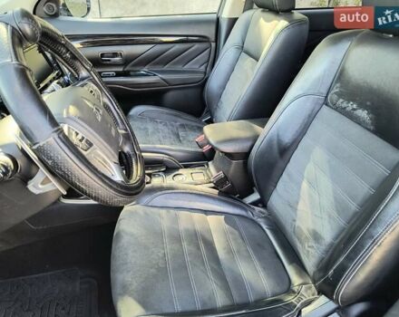 Серый Мицубиси Аутлендер, объемом двигателя 2 л и пробегом 116 тыс. км за 19000 $, фото 17 на Automoto.ua