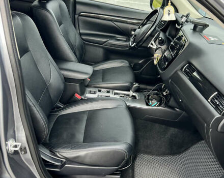 Сірий Міцубісі Аутлендер, об'ємом двигуна 2.27 л та пробігом 210 тис. км за 22000 $, фото 34 на Automoto.ua