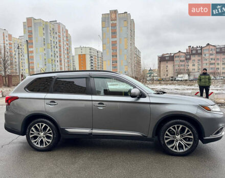 Серый Мицубиси Аутлендер, объемом двигателя 2.36 л и пробегом 182 тыс. км за 15500 $, фото 2 на Automoto.ua