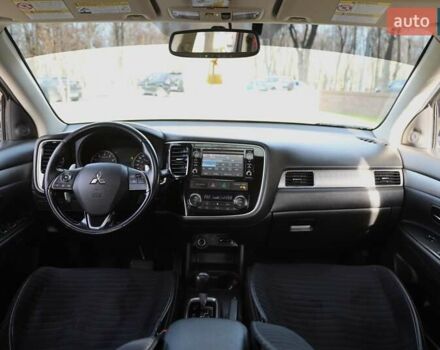 Серый Мицубиси Аутлендер, объемом двигателя 3 л и пробегом 190 тыс. км за 16700 $, фото 12 на Automoto.ua