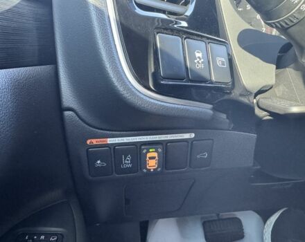 Серый Мицубиси Аутлендер, объемом двигателя 2.4 л и пробегом 125 тыс. км за 17800 $, фото 9 на Automoto.ua