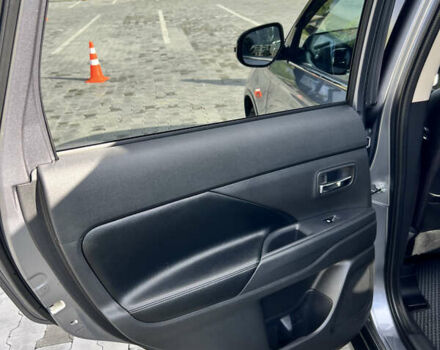 Сірий Міцубісі Аутлендер, об'ємом двигуна 2.27 л та пробігом 210 тис. км за 22000 $, фото 47 на Automoto.ua