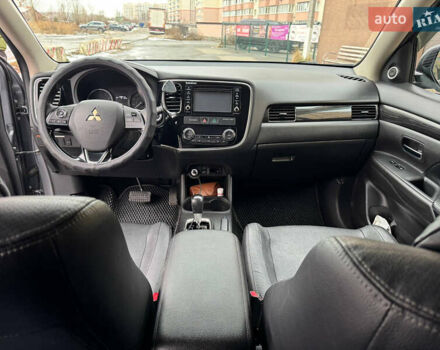 Серый Мицубиси Аутлендер, объемом двигателя 2.36 л и пробегом 182 тыс. км за 15500 $, фото 10 на Automoto.ua