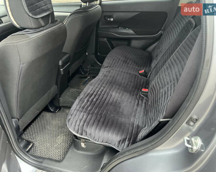 Сірий Міцубісі Аутлендер, об'ємом двигуна 3 л та пробігом 190 тис. км за 16500 $, фото 16 на Automoto.ua