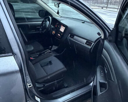 Серый Мицубиси Аутлендер, объемом двигателя 2.36 л и пробегом 205 тыс. км за 13400 $, фото 5 на Automoto.ua