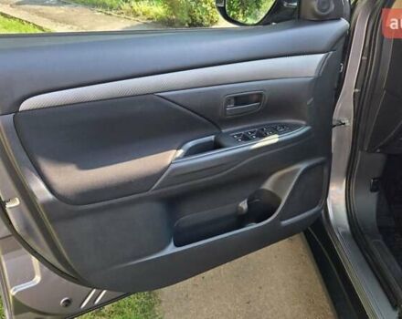 Серый Мицубиси Аутлендер, объемом двигателя 2 л и пробегом 44 тыс. км за 17900 $, фото 22 на Automoto.ua