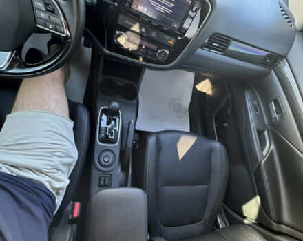 Сірий Міцубісі Аутлендер, об'ємом двигуна 2.36 л та пробігом 123 тис. км за 17400 $, фото 10 на Automoto.ua