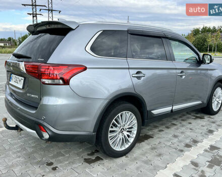 Сірий Міцубісі Аутлендер, об'ємом двигуна 2.27 л та пробігом 210 тис. км за 22000 $, фото 4 на Automoto.ua