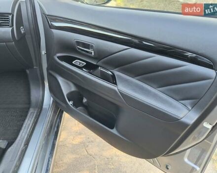 Серый Мицубиси Аутлендер, объемом двигателя 2 л и пробегом 116 тыс. км за 19000 $, фото 8 на Automoto.ua