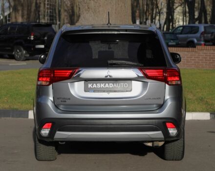 Серый Мицубиси Аутлендер, объемом двигателя 3 л и пробегом 190 тыс. км за 16700 $, фото 4 на Automoto.ua