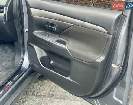 Серый Мицубиси Аутлендер, объемом двигателя 2.4 л и пробегом 213 тыс. км за 13999 $, фото 80 на Automoto.ua