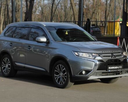 Серый Мицубиси Аутлендер, объемом двигателя 3 л и пробегом 190 тыс. км за 16700 $, фото 2 на Automoto.ua