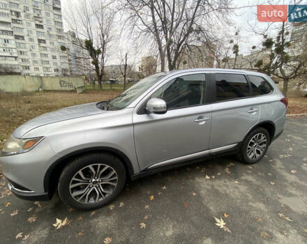 Сірий Міцубісі Аутлендер, об'ємом двигуна 2.36 л та пробігом 120 тис. км за 14000 $, фото 1 на Automoto.ua