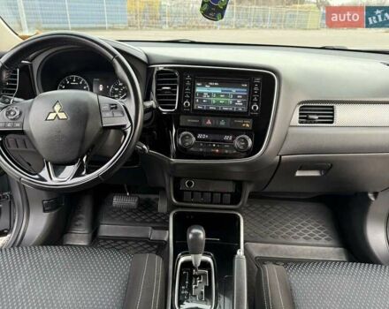 Сірий Міцубісі Аутлендер, об'ємом двигуна 2.36 л та пробігом 147 тис. км за 13200 $, фото 10 на Automoto.ua