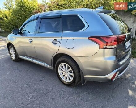 Серый Мицубиси Аутлендер, объемом двигателя 2 л и пробегом 116 тыс. км за 19000 $, фото 10 на Automoto.ua