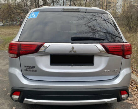 Сірий Міцубісі Аутлендер, об'ємом двигуна 2.36 л та пробігом 120 тис. км за 14000 $, фото 3 на Automoto.ua